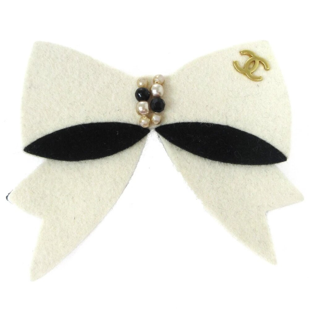 Chanel Artificial Pearl Bow Brooch Pin White Felt 02A 34021